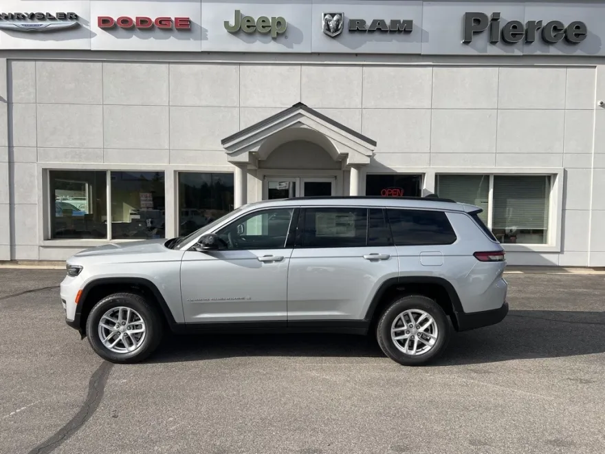 2025 Jeep Grand Cherokee Laredo photo 1