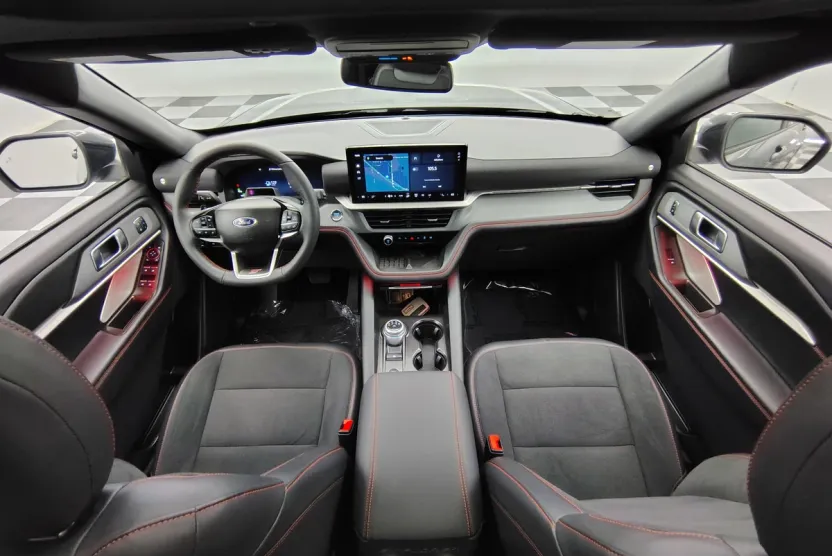 2025 Ford Explorer ST photo 1