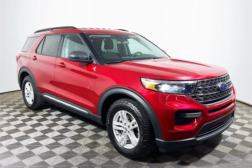 2022 Ford Explorer XLT photo 1