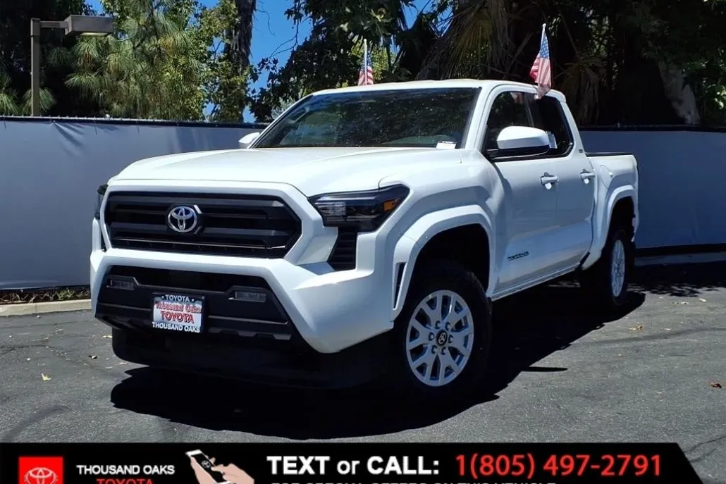 2025 Toyota Tacoma SR5 photo 1