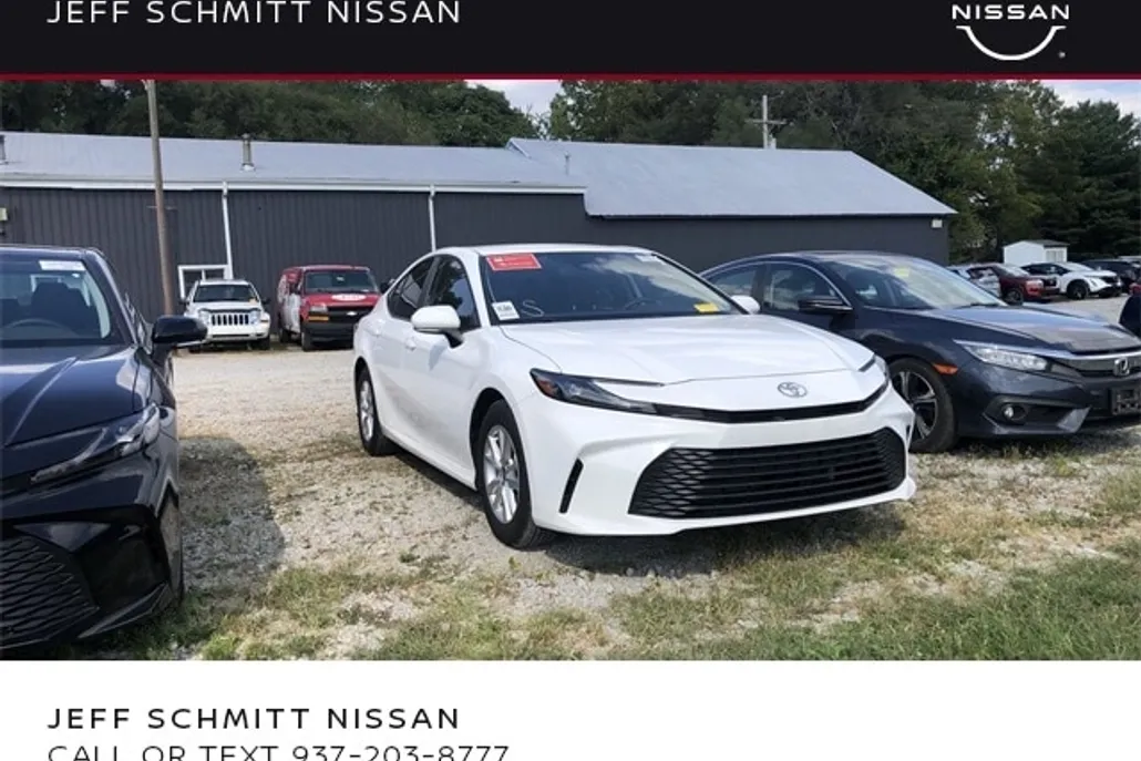 2025 Toyota Camry LE photo 1