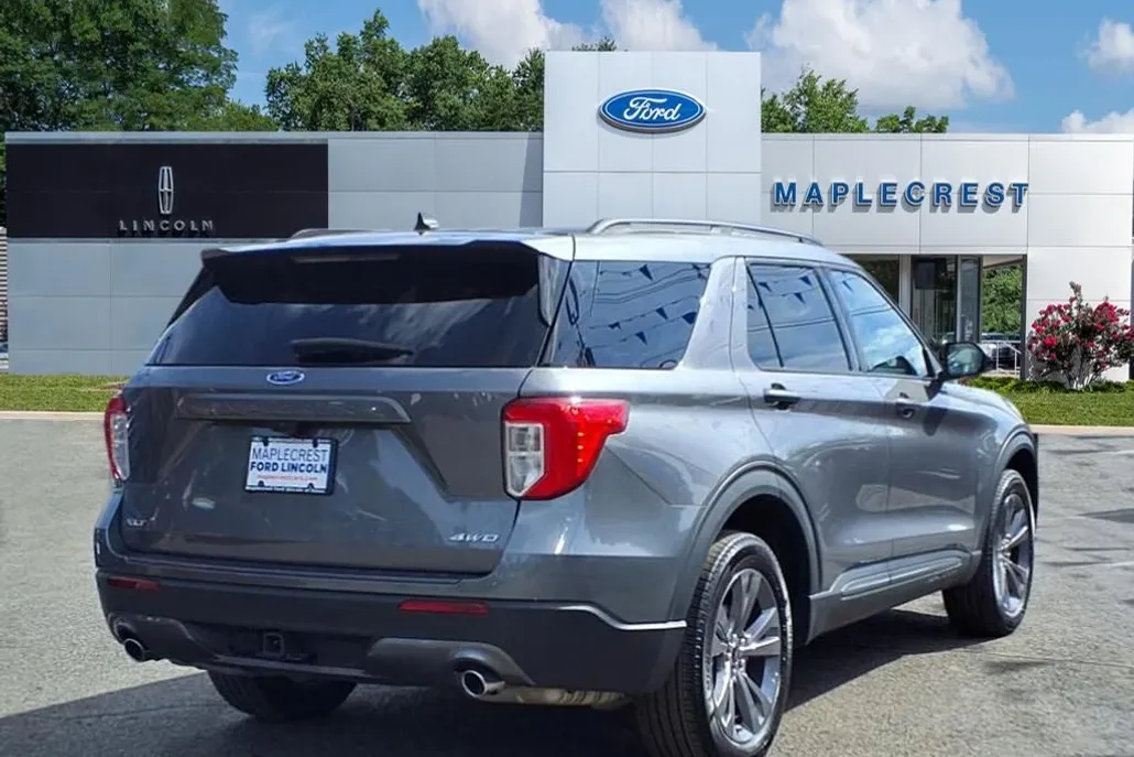 2024 Ford Explorer XLT photo 1