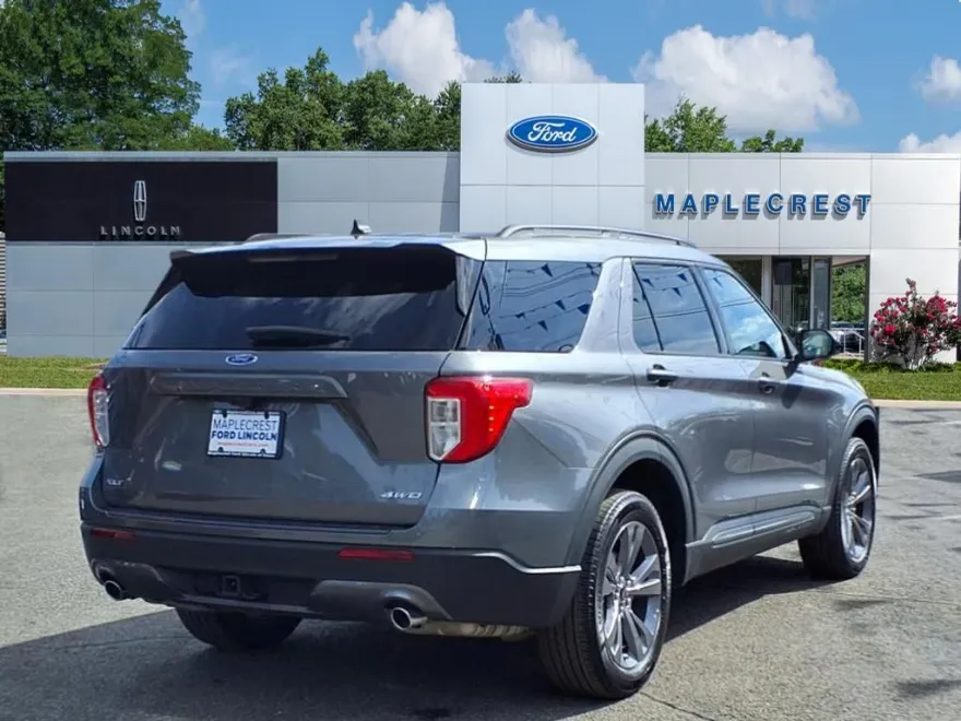 2024 Ford Explorer XLT photo 1