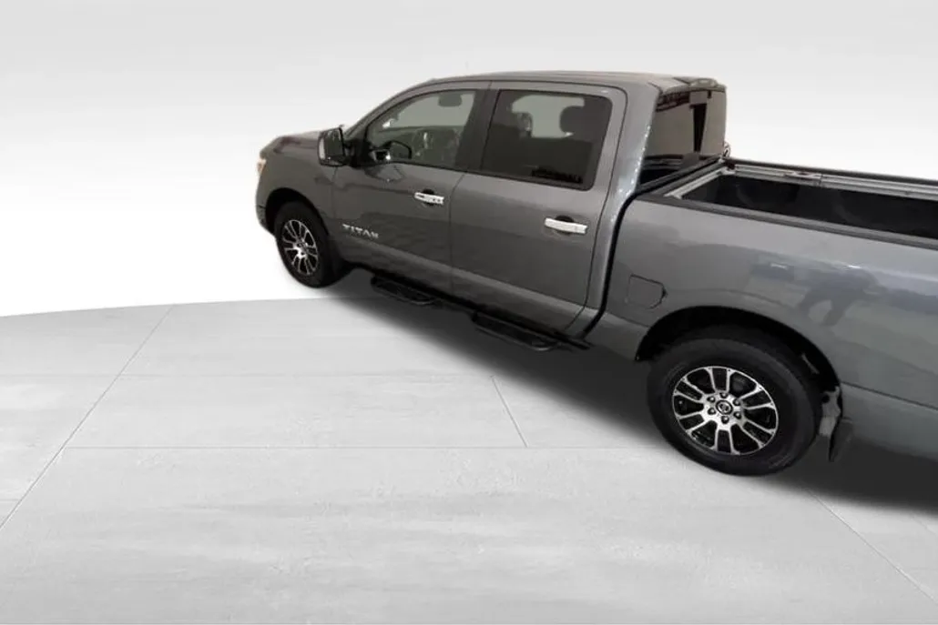 2021 Nissan Titan SV photo 1