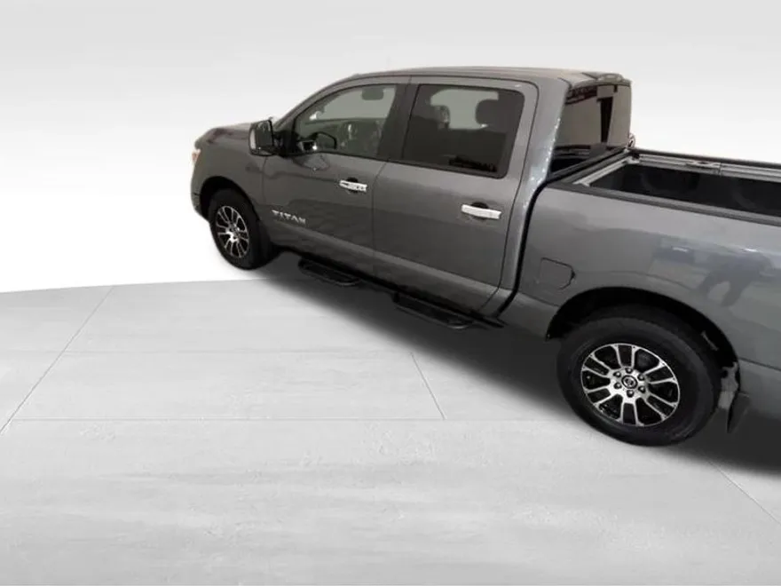2021 Nissan Titan SV photo 1