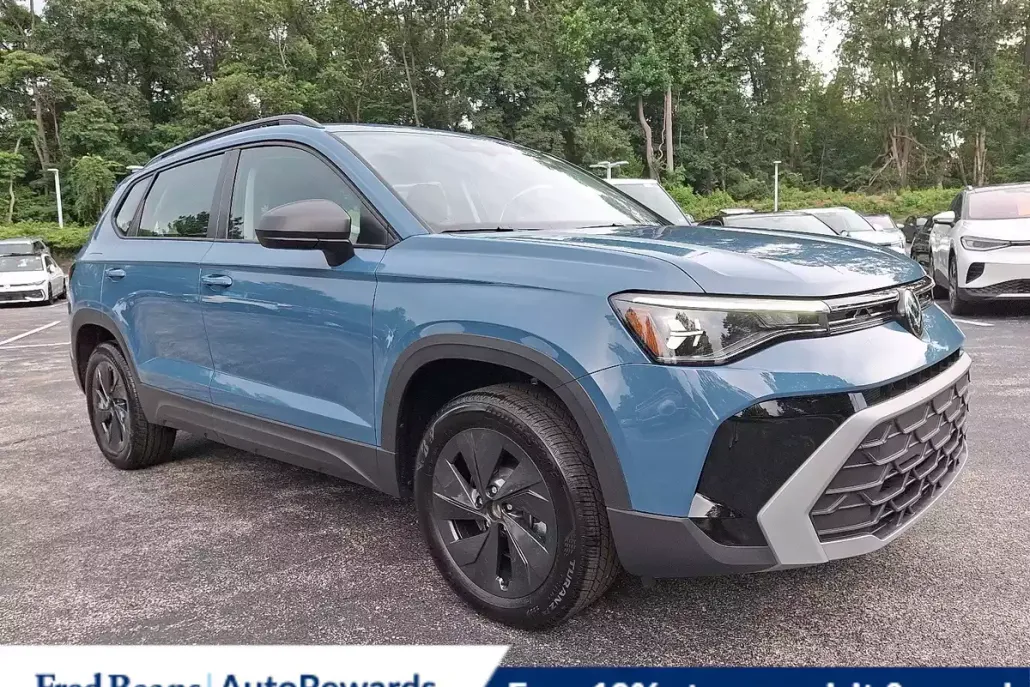 2025 Volkswagen Taos S photo 1