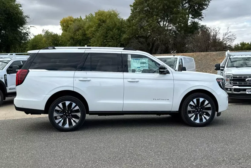 2025 Ford Expedition Platinum photo 1