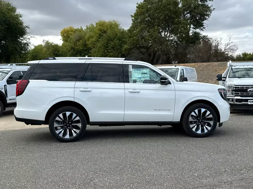 2025 Ford Expedition Platinum photo 1