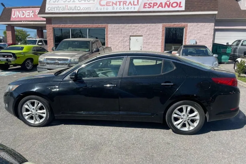 2013 Kia Optima LX photo 1