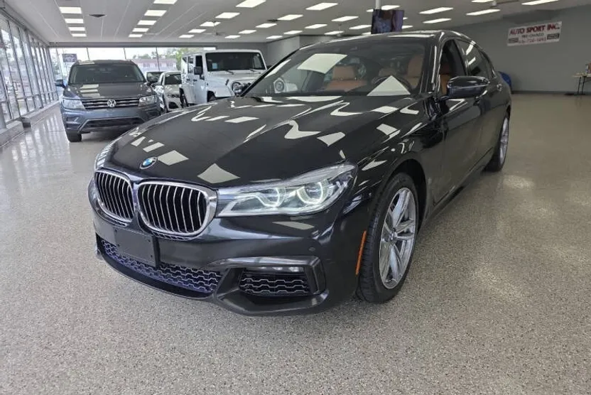 2018 Bmw 750i / B7 xDrive Sedan photo 1