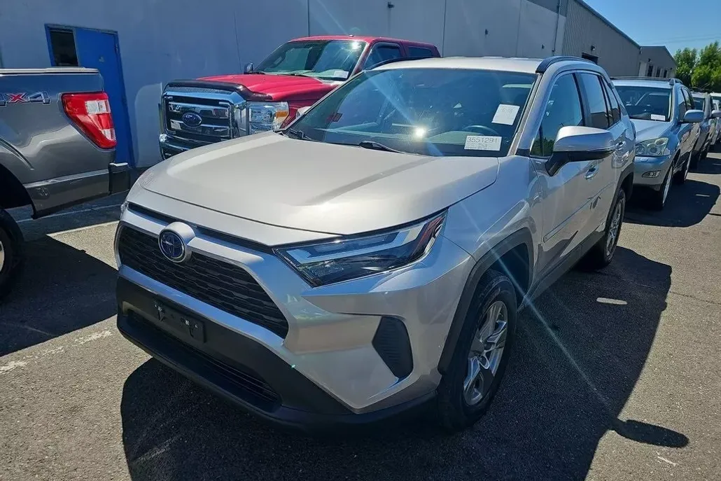 2023 Toyota RAV4 Hybrid LE photo 1