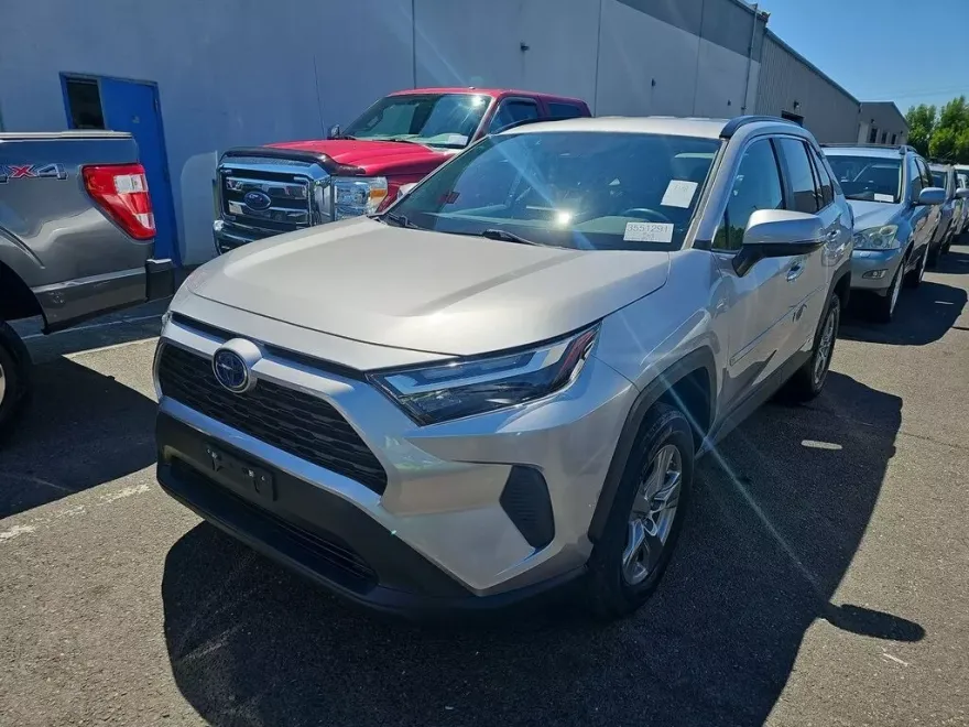 2023 Toyota RAV4 Hybrid LE photo 1