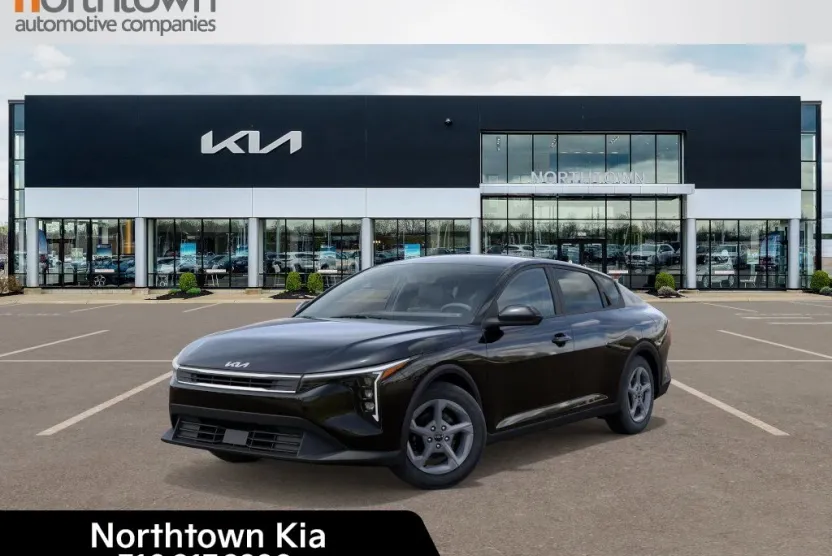 2025 Kia K4 LXS photo 1