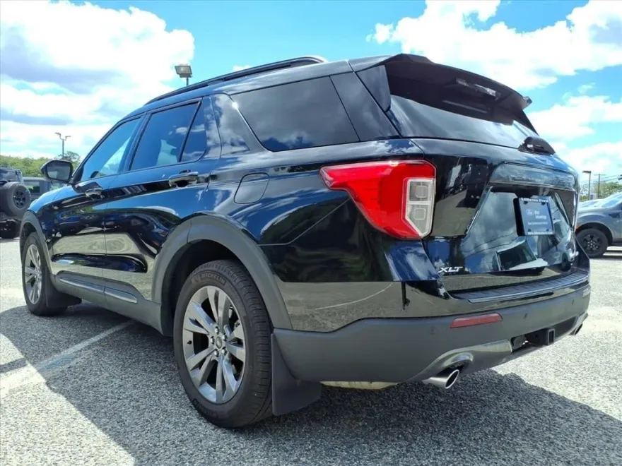 2022 Ford Explorer XLT photo 1