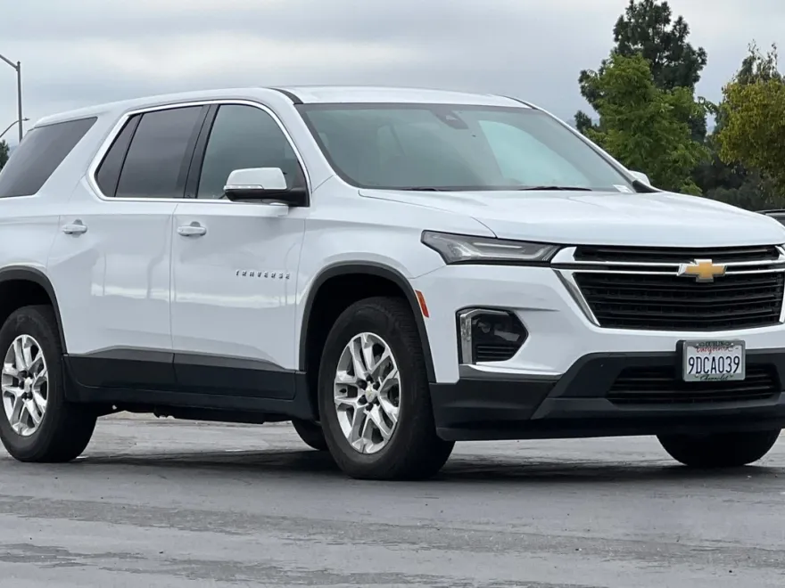 2023 Chevrolet Traverse LS photo 1