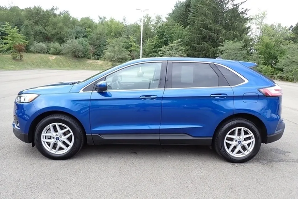 2022 Ford Edge SEL photo 1