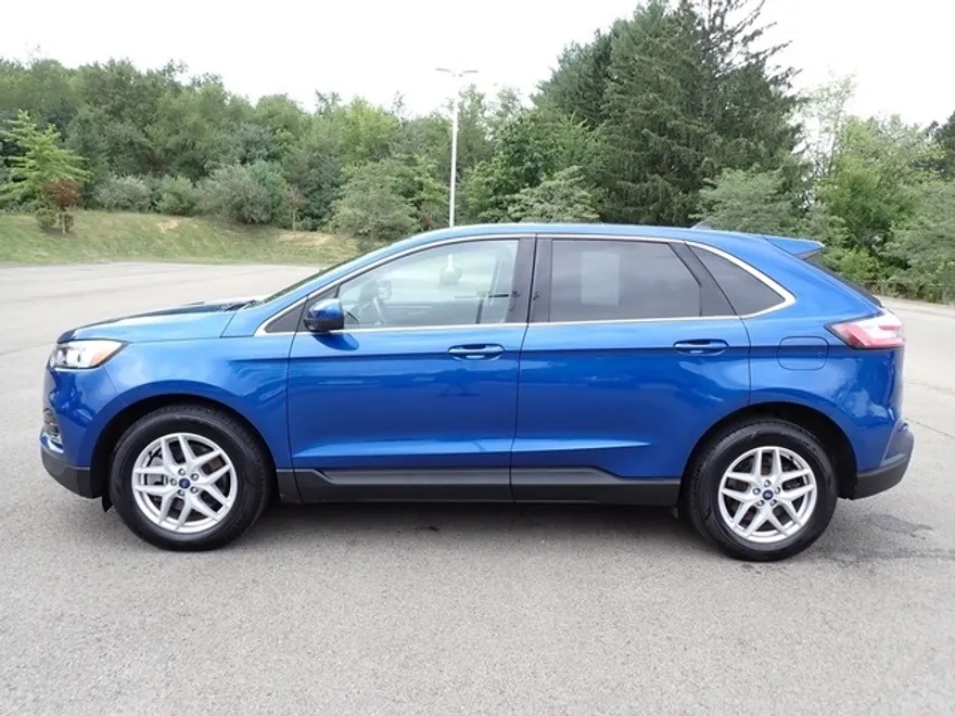 2022 Ford Edge SEL photo 1