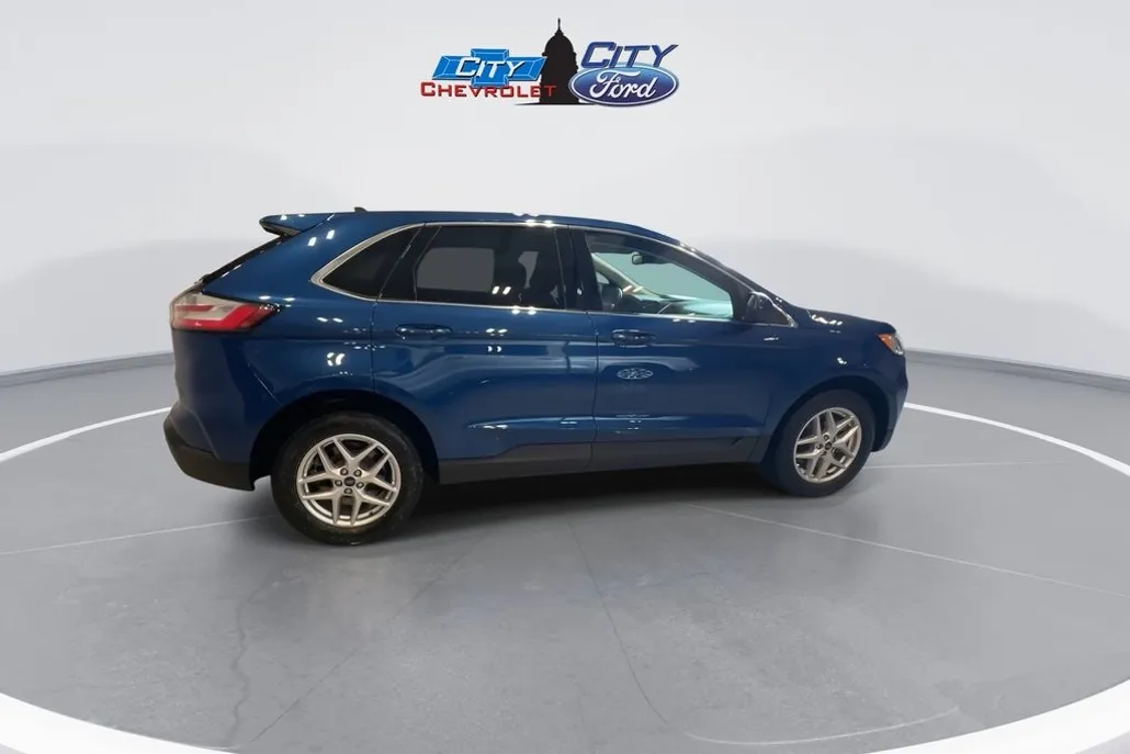 2022 Ford Edge SEL photo 1