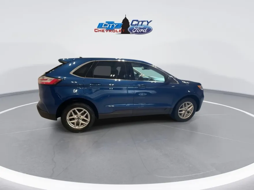 2022 Ford Edge SEL photo 1