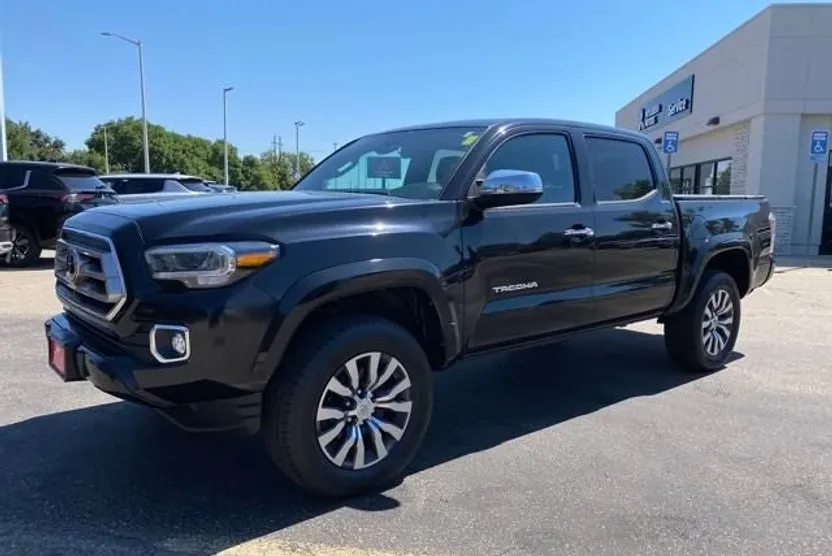 2022 Toyota Tacoma Limited V6 photo 1