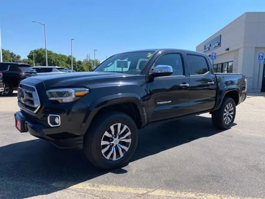 2022 Toyota Tacoma Limited V6 photo 1
