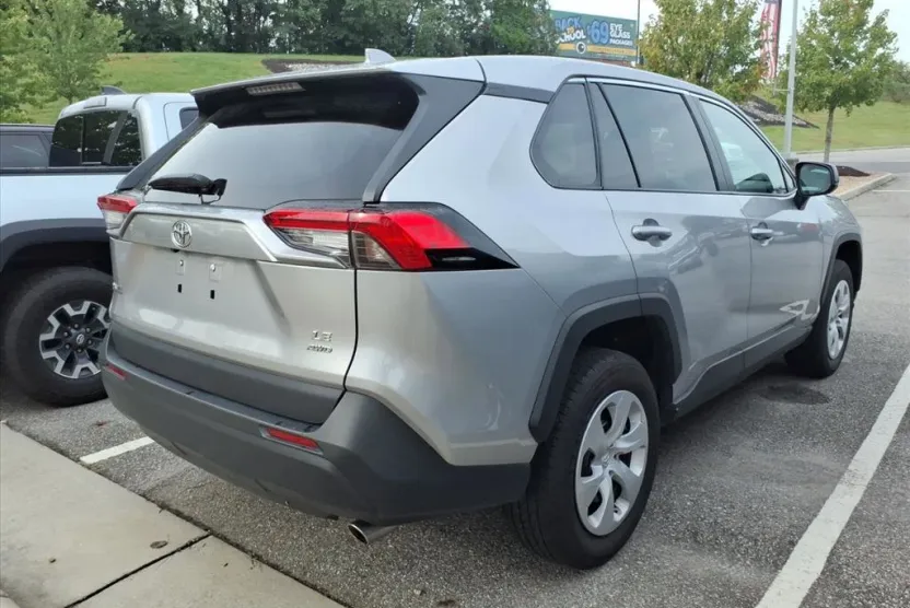 2024 Toyota RAV4 LE photo 1