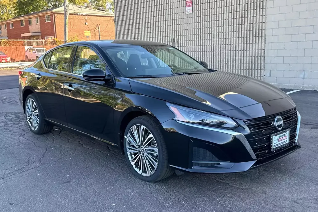 2025 Nissan Altima SL photo 1