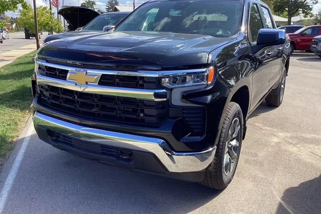 2026 Chevrolet Silverado 1500 LT photo 1