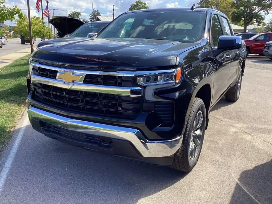 2026 Chevrolet Silverado 1500 LT photo 1
