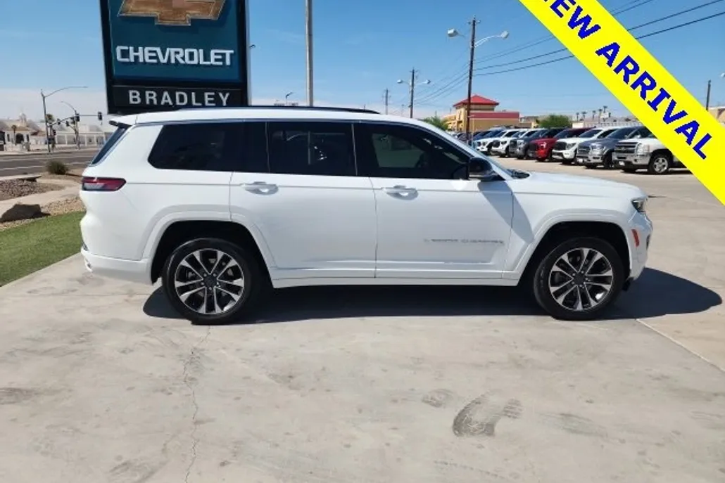 2024 Jeep Grand Cherokee Overland photo 1
