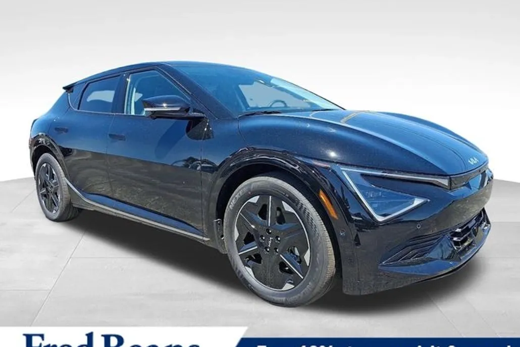 2025 Kia EV6 Wind photo 1