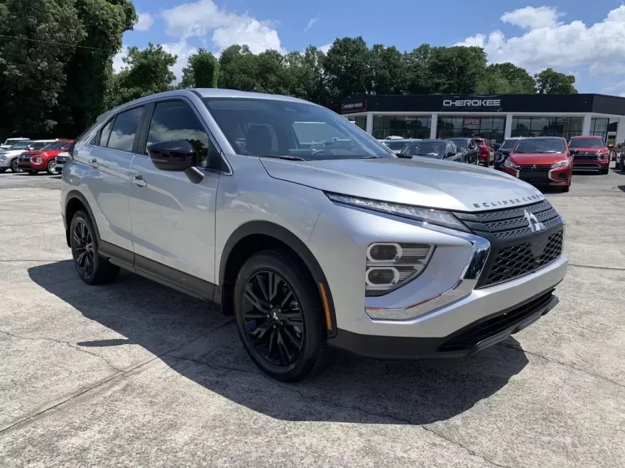 2025 Mitsubishi Eclipse Cross LE photo 1