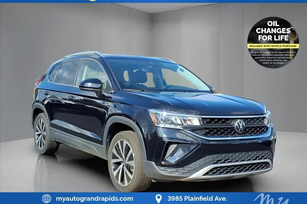 2023 Volkswagen Taos SE photo 1