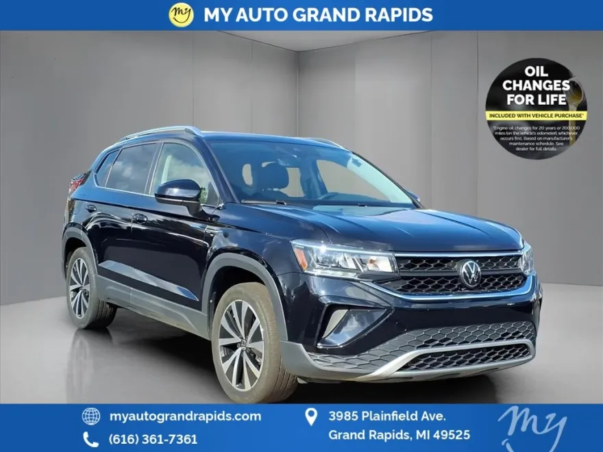 2023 Volkswagen Taos SE photo 1