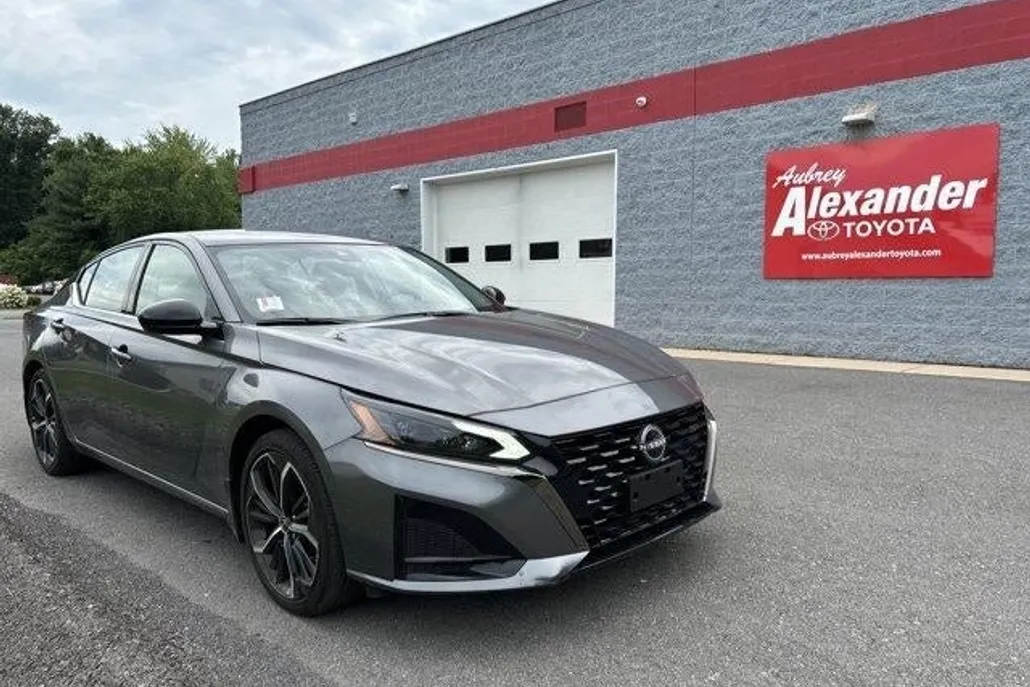 2024 Nissan Altima 2.5 SR photo 1