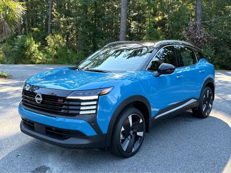 2025 Nissan Kicks SR photo 1