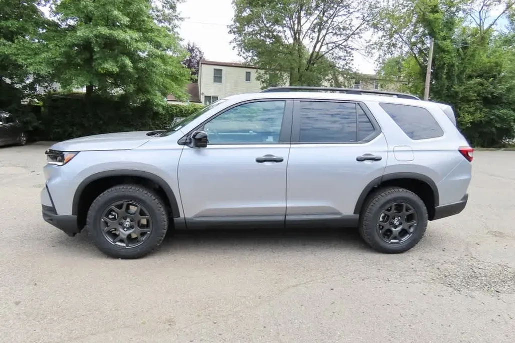2025 Honda Pilot TrailSport photo 1