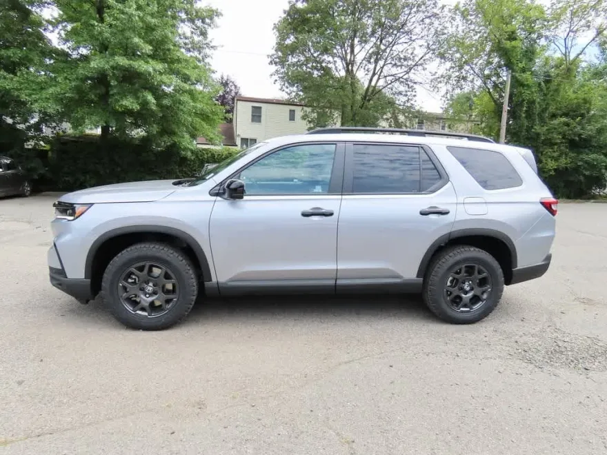 2025 Honda Pilot TrailSport photo 1