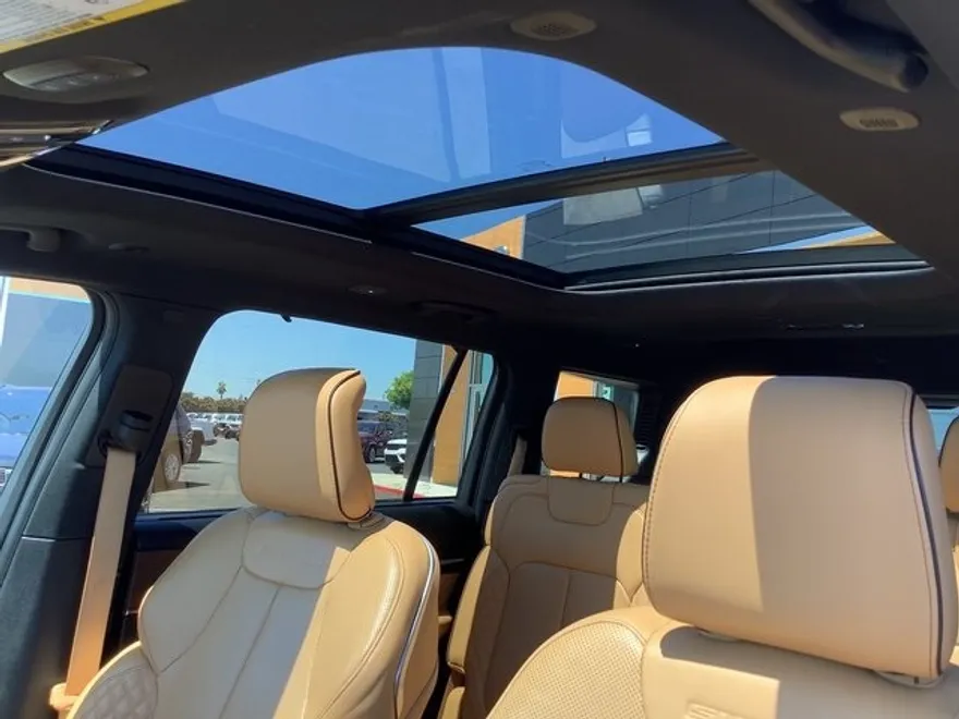 2022 Jeep Grand Cherokee L Summit photo 1