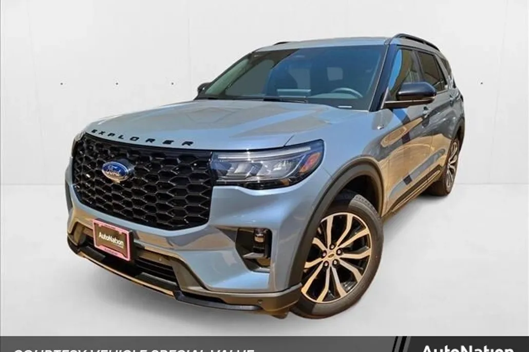 2025 Ford Explorer ST-Line photo 1