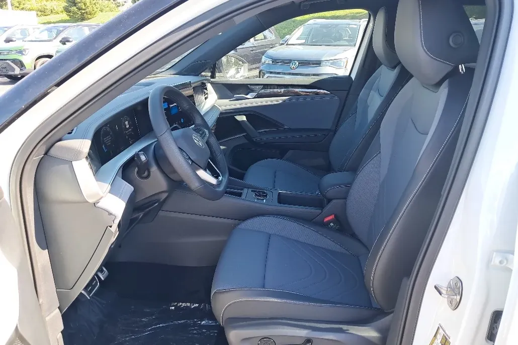 2025 Volkswagen Tiguan SE R-Line Black photo 1
