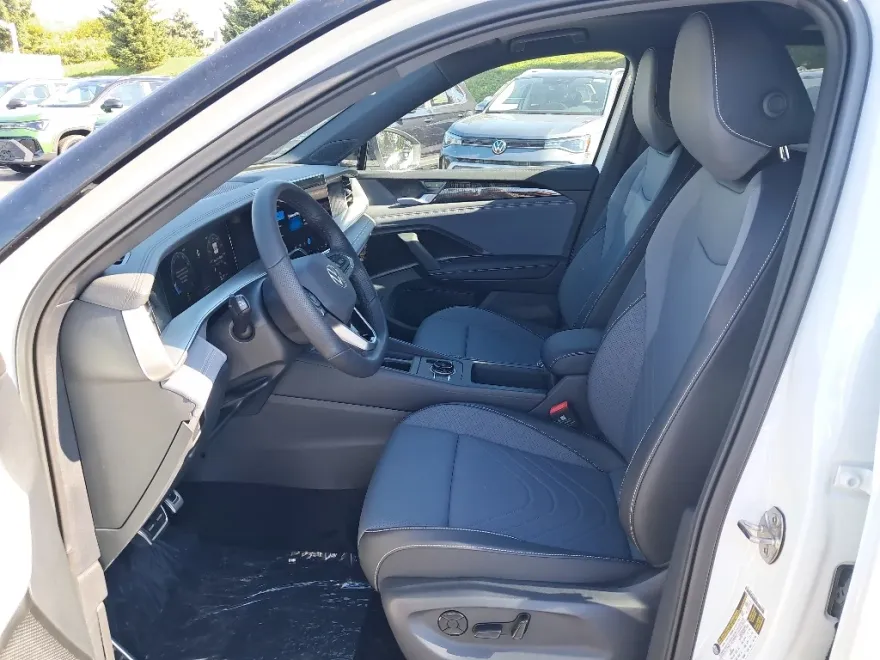 2025 Volkswagen Tiguan SE R-Line Black photo 1