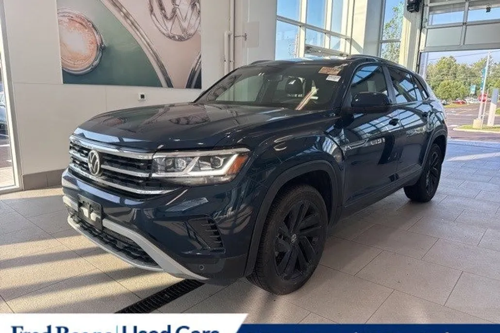 2022 Volkswagen Atlas Cross Sport V6 SE Technology photo 1