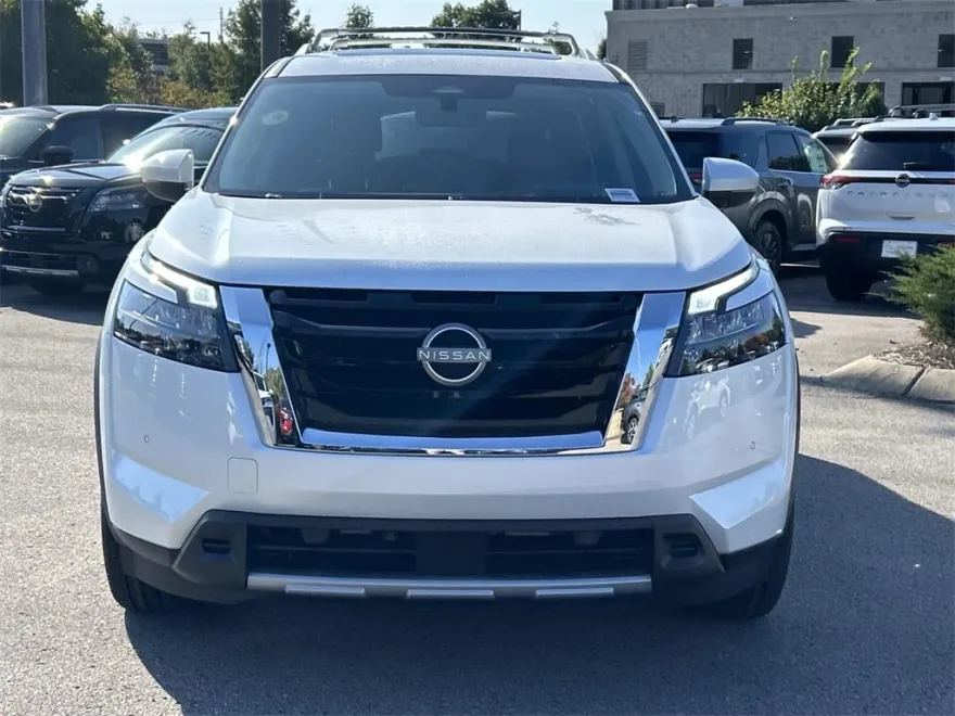 2025 Nissan Pathfinder Platinum photo 1