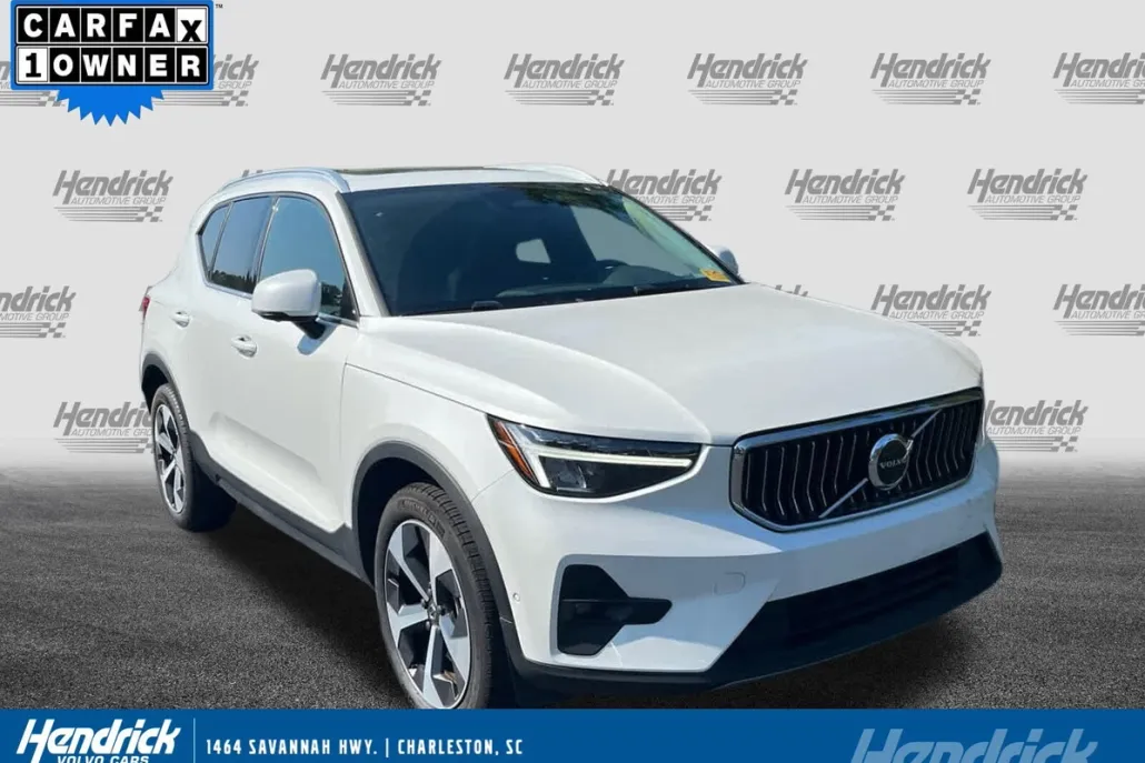 2025 Volvo XC40 Plus photo 1