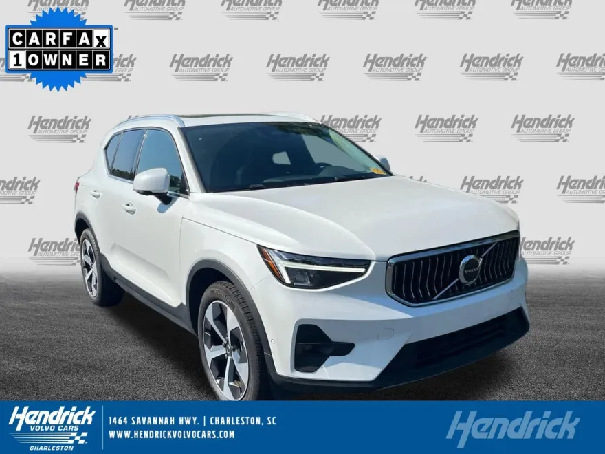 2025 Volvo XC40 Plus photo 1