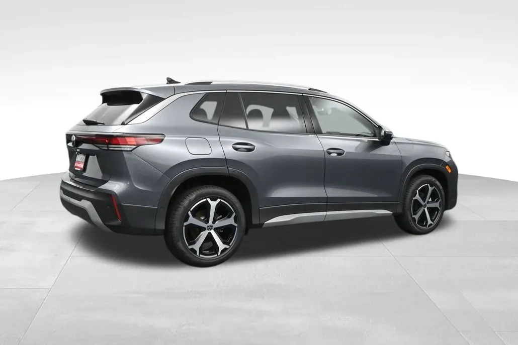 2025 Volkswagen Tiguan SE photo 1