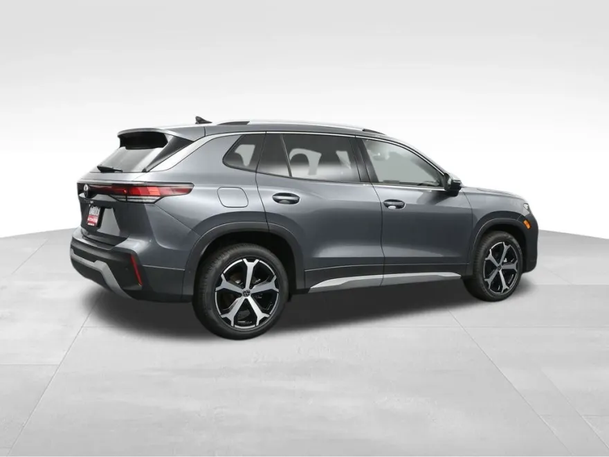 2025 Volkswagen Tiguan SE photo 1