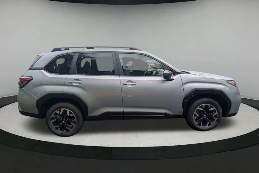 2025 Subaru Forester Premium photo 1