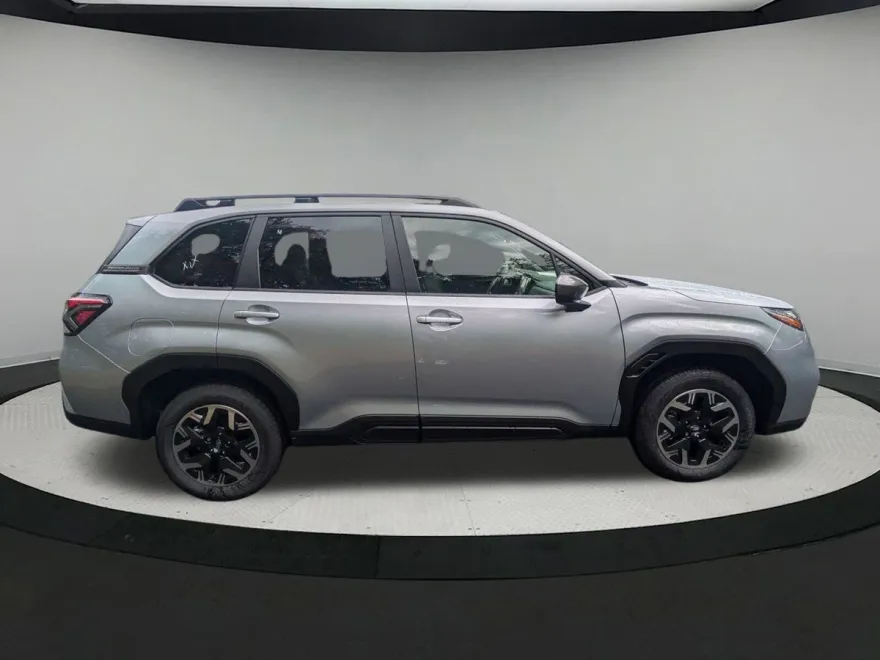 2025 Subaru Forester Premium photo 1